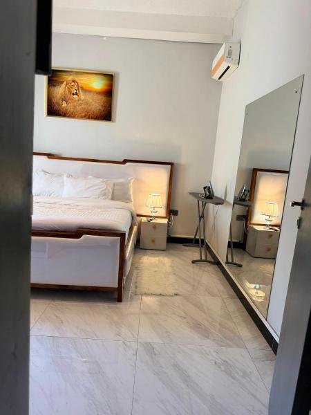 A la foto es mostra l'objecte Cozy 1br Apt in the centre of Kisaasi with AC and views situat a la ciutat de Bukoto.