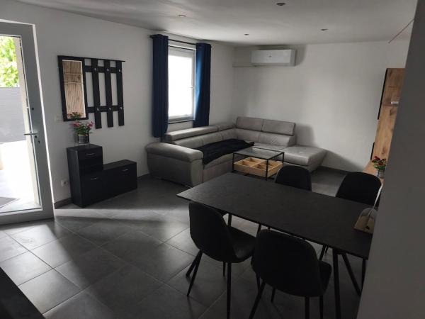 2-bedroom Air-conditioned Apartment With Terrace - Wevelgem