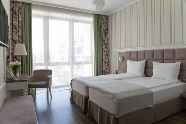 写真にはソフィア市にあるImpresamente Art Hotelが写っています。