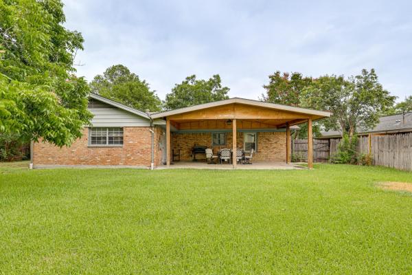 Suburban Family Home Between Dallas & Arlington - Grand Prairie, TX