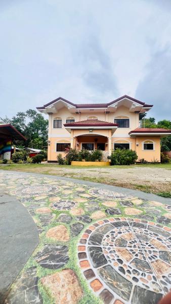Chateau La Princesa Rooms With Garden, Bar & Billiard - Puerto Princesa