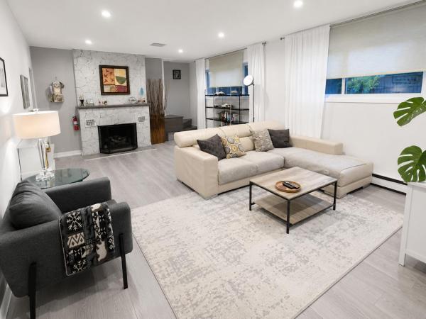 Bright Family Suite In North Vancouver With Private Entrance And Free Parking - Vancouver