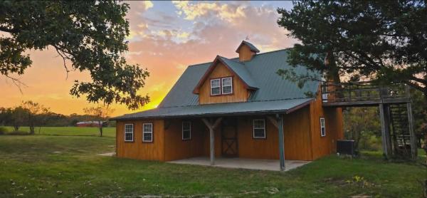 The Paddock House At Dark Horse Farms - Missouri