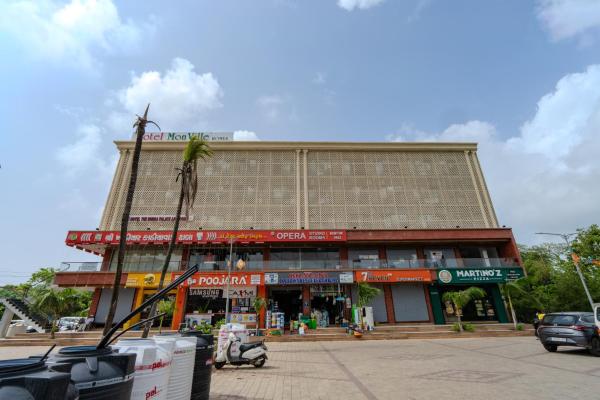 Hotel Monville Daman - ダマン