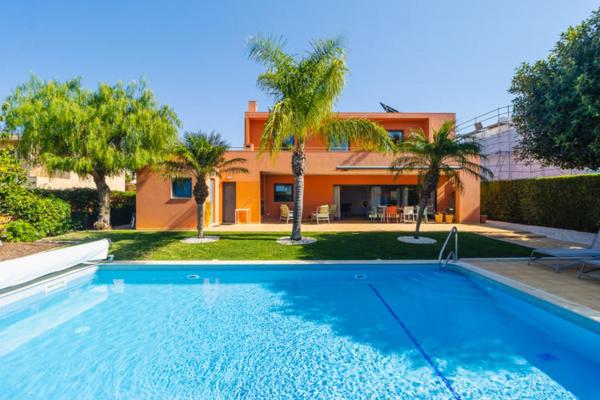 Excellent Location Just Minutes From The Beaches ! - Lagos