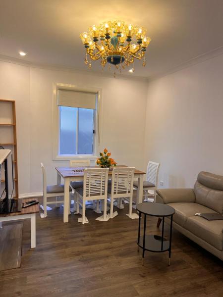 Spacious 3br1b Family Home Near Lake Parramatta - Castle Hill