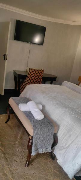 Choosers Palace Hotel Pool Down - Tembisa