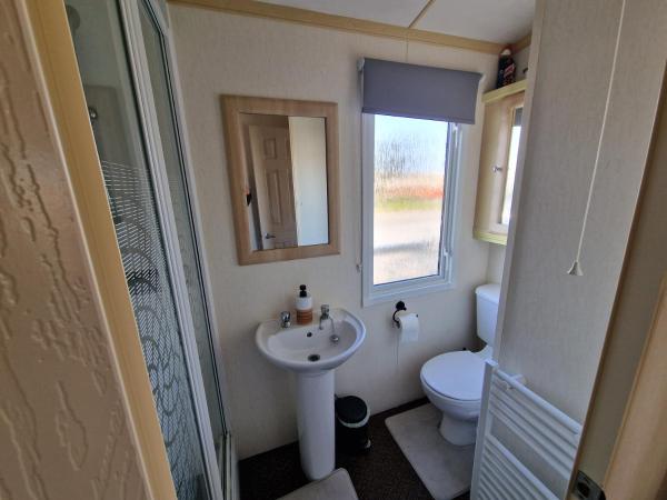 Caravan Sleeps 6 With Parking - Hemsby