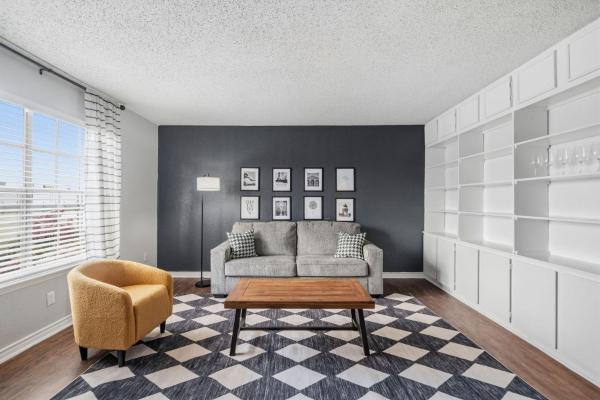 Stylish 3br Houston Apartment With Free Parking - Stafford, TX