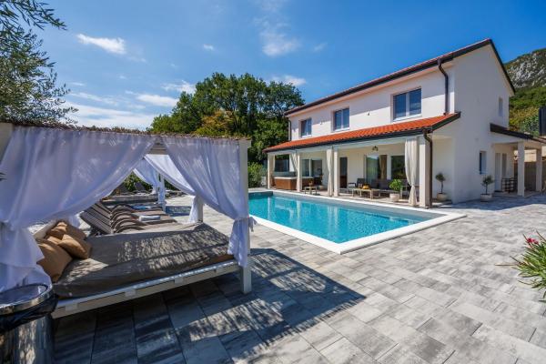 Villa Valentina - Luxurious Holiday For 9 People With Xxl Pool And Whirpool - Croatia