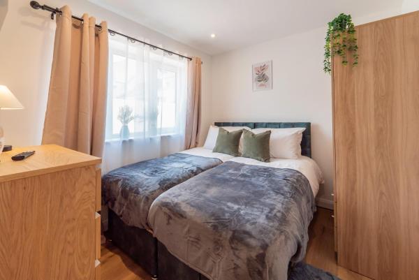 Big Group House 5 Bed 3 Bath Parking 12ppl - Rugby