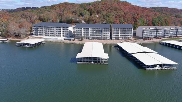 Peaceful, Newly Built Lakefront Condo, W/ Pwc Slip, Screened Balcony, 2 Pools & Elevator - Amerika Birleşik Devletleri