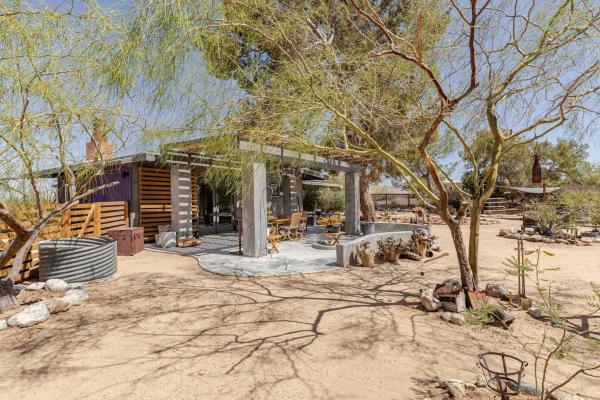 Cowboy Tubs, Zen Labyinth, Views, Quiet Serenity - Joshua Tree, CA