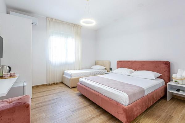 Lian Rooms 2 - Modern Triple Room --- Brand New - Lungomare 3 Min Walk - Vlorë