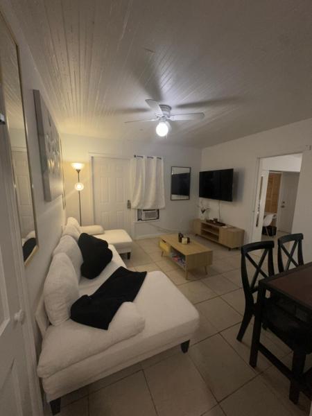 Paradise Key Stays - Aventura, FL