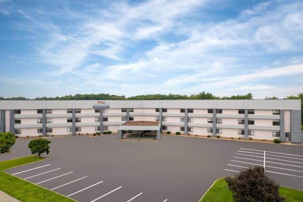 Baymont By Wyndham Columbia, Mo - Columbia, MO