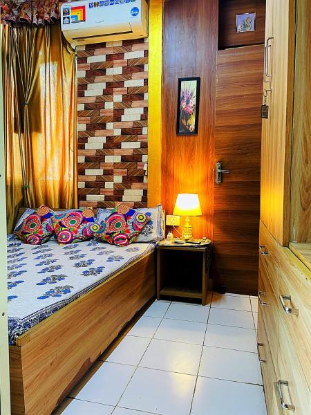 Small Cozy Room In A Designer Apartment - New Delhi