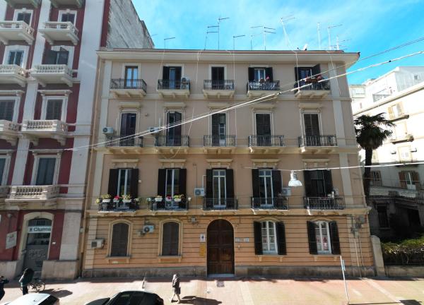 Guesthost - Take One Apartments - Tarent