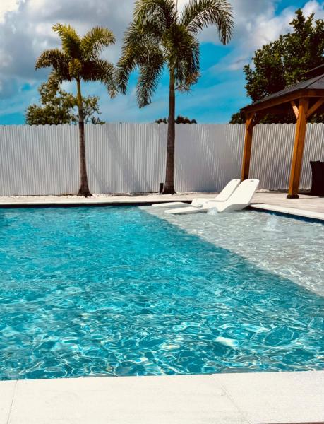 Ila's Beach House Heated Salt Pool Near Img - Anna Maria Island, FL