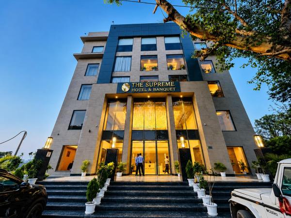 The Supreme Hotel And Banquet - ガヤー