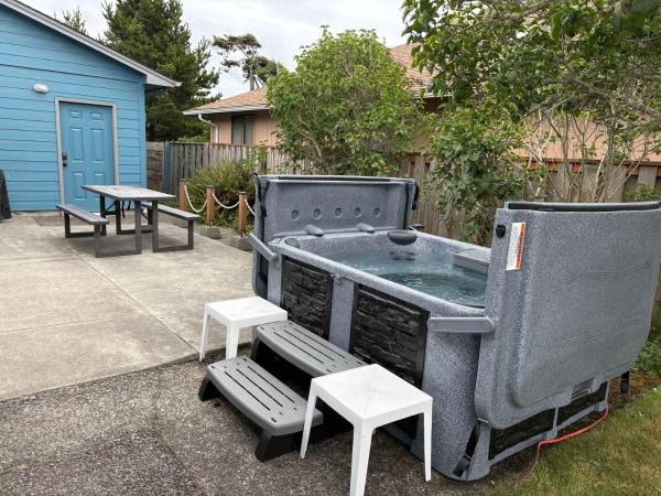Beach Getaway - Sunny Patio Modern Kitchen Fast Wifi - Walk To Ocean Dogs Ok - Cannon Beach, OR