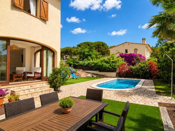 Villa Mediterránea Con Piscina, Jardín Privado Y 3 Hab., Cerca De La Playa En La Costa Brava - Es-209-56 - Palamós