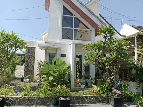 De Iris Garden Homestay - Malang