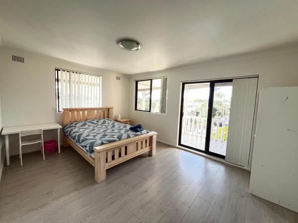 Queen Room With Balcony Access In Croydon - Cp7 - Burwood