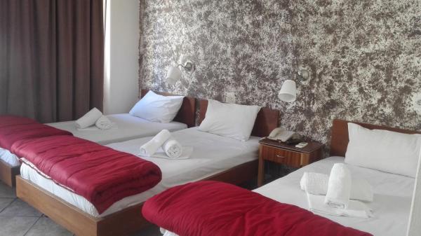 På billedet ses objektet Hotel Ionion beliggende i byen Piræus.