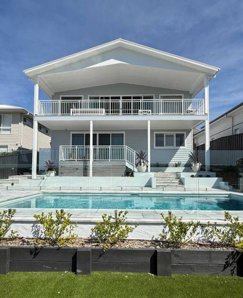 Aquila Beach Retreat - Newcastle