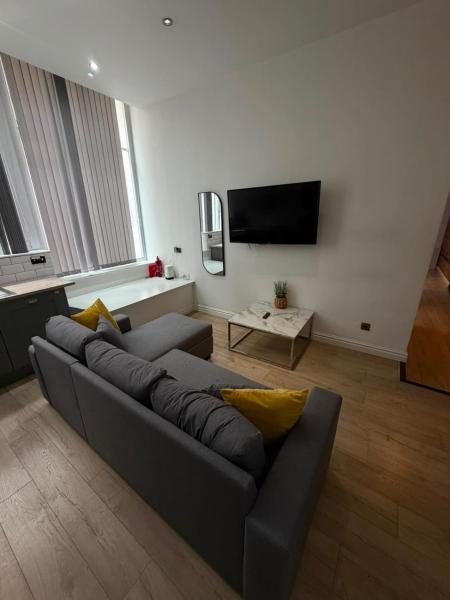 Modern 2-bed Apartment Sweeting Street - バーケンヘッド