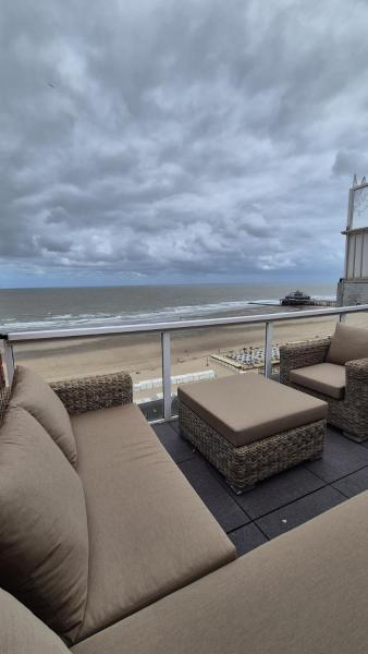 Penthouse Met Groot Terras & Frontaal Zeezicht - Blankenberge