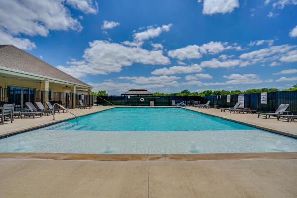 2 Mi To Dtwn Crowley! 3-unit Rental - Joshua, TX