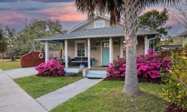 Charming Beach Cottage-1 Block To Beachboardwalk - Carolina Beach, NC