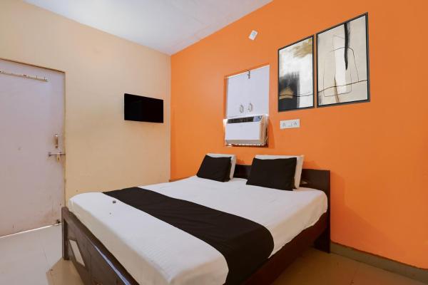 Na zdjęciu widoczny jest obiekt Hotel O Royal Inn Hotel położony w mieście Hāpur.