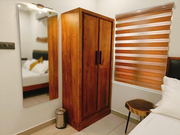 Soma Inn 3bhk Guest Suite Trivandrum North Railway Lulu Mall - 뜨리웬드럼