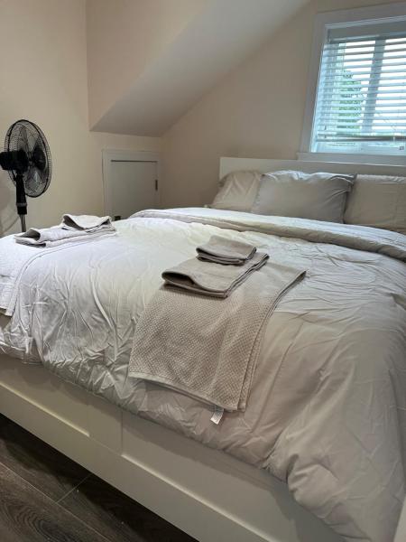 Entire Home Serene 2br 2ba Stay Near Park, Transit & Shops - Vancouver