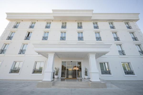 Hotel By Holiday - Vorë