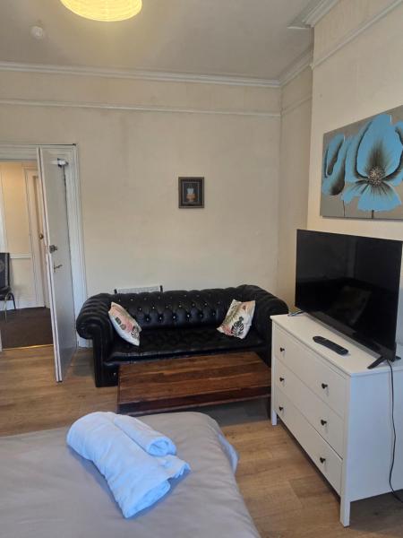 Large Flat With Parking Near Train Station - ドーバー