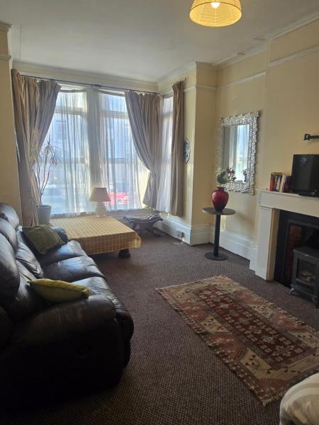 Large Flat With Parking Near Train Station - ドーバー