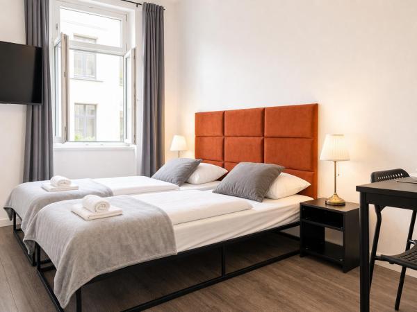 Foto 1: Modern & Cozy 1BR Apt for long Stay with TV & WiFi