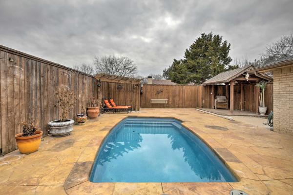 Broken Bow Home W/ Private Pool & Arcade Games! - Richardson, TX