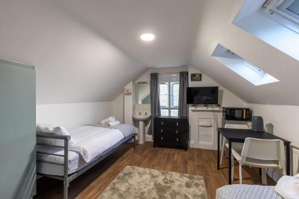 Downing Room -20 Mins Walk To Centre, Private Bathroom, Kitchen Available, Smart Tv - Cambridge