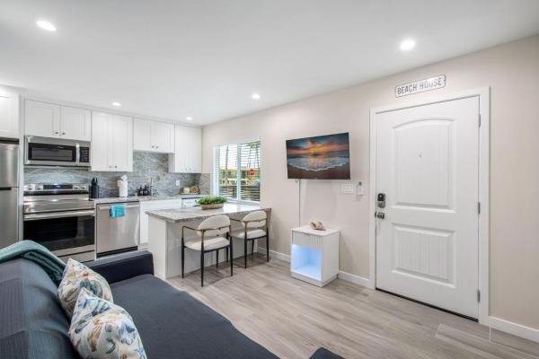 1br 1ba Beach Condo At Tower 9 One Block From The Beach With Private Patio In Oceanside - Oceanside, CA