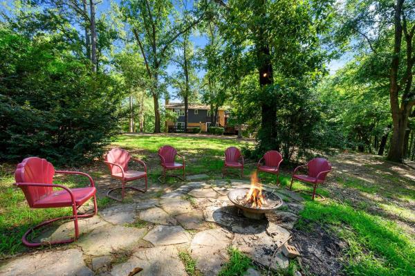 Hilltop Lodge - For 27 Guests! - Broken Bow, OK
