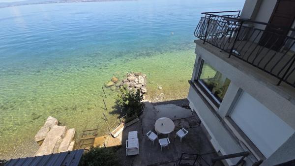 La Karabane De Clément Au Bord Du Lac - Lausanne
