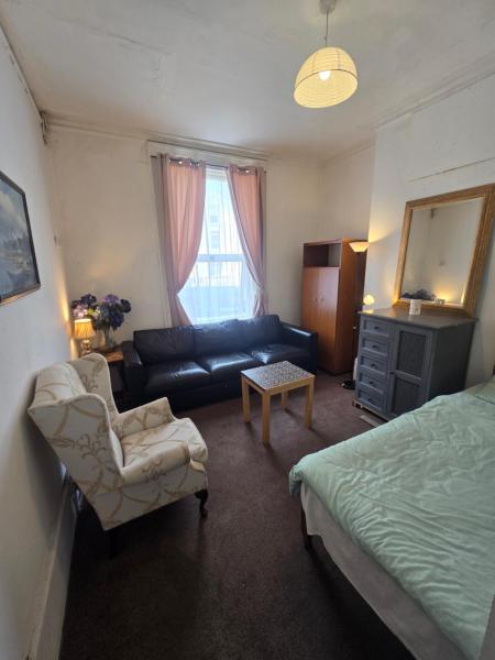 Large Flat With Parking, Near Town And Trains - ドーバー