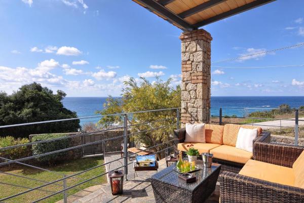 Auf dem Foto ist das Objekt Villa Nikolas stone house with stynning seaview in der Stadt Paramonas zu sehen.