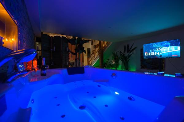 Nid D Amour Indonezen Balneo & Table De Massage - Moissac
