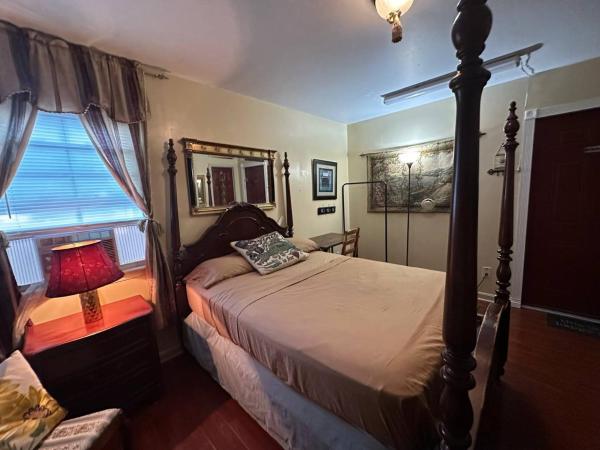 Virginia Beach Exclusive Del Mar Room - Norfolk, VA